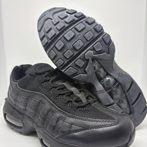 Men's Size 8 All Black Nike Air Max - Picture 1 of 6